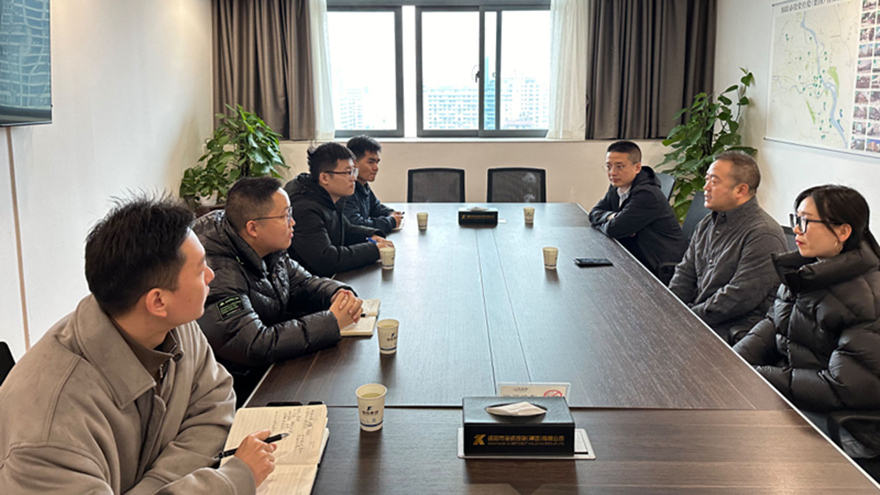 304永利集团党委副书记王玉梁与中建三局交流培养的人才进行交流座谈