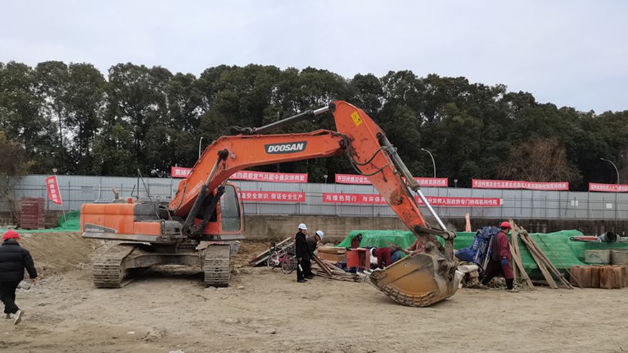 滨河南路道路综合改造工程(南河闸坝改造)施工现场 滨河南路道路综合改造工程(南河闸坝改造)施工现场